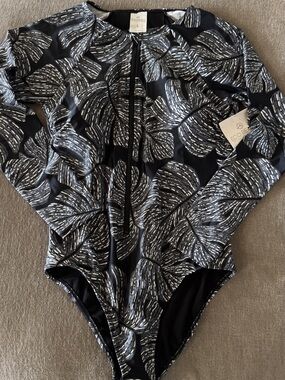 Women's Eco Beach Long Sleeve Zip-Front One-Piece Swimsuit Size L NWT